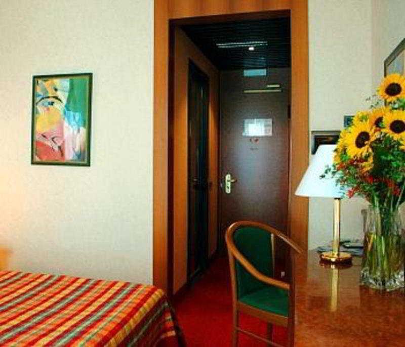 Meditur Hotel Pisa Migliarino Pisano Habitación foto