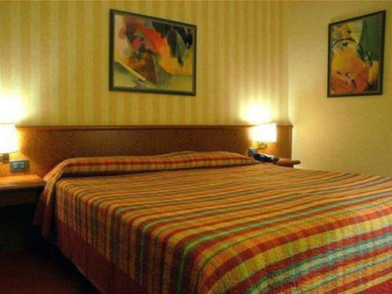 Meditur Hotel Pisa Migliarino Pisano Habitación foto